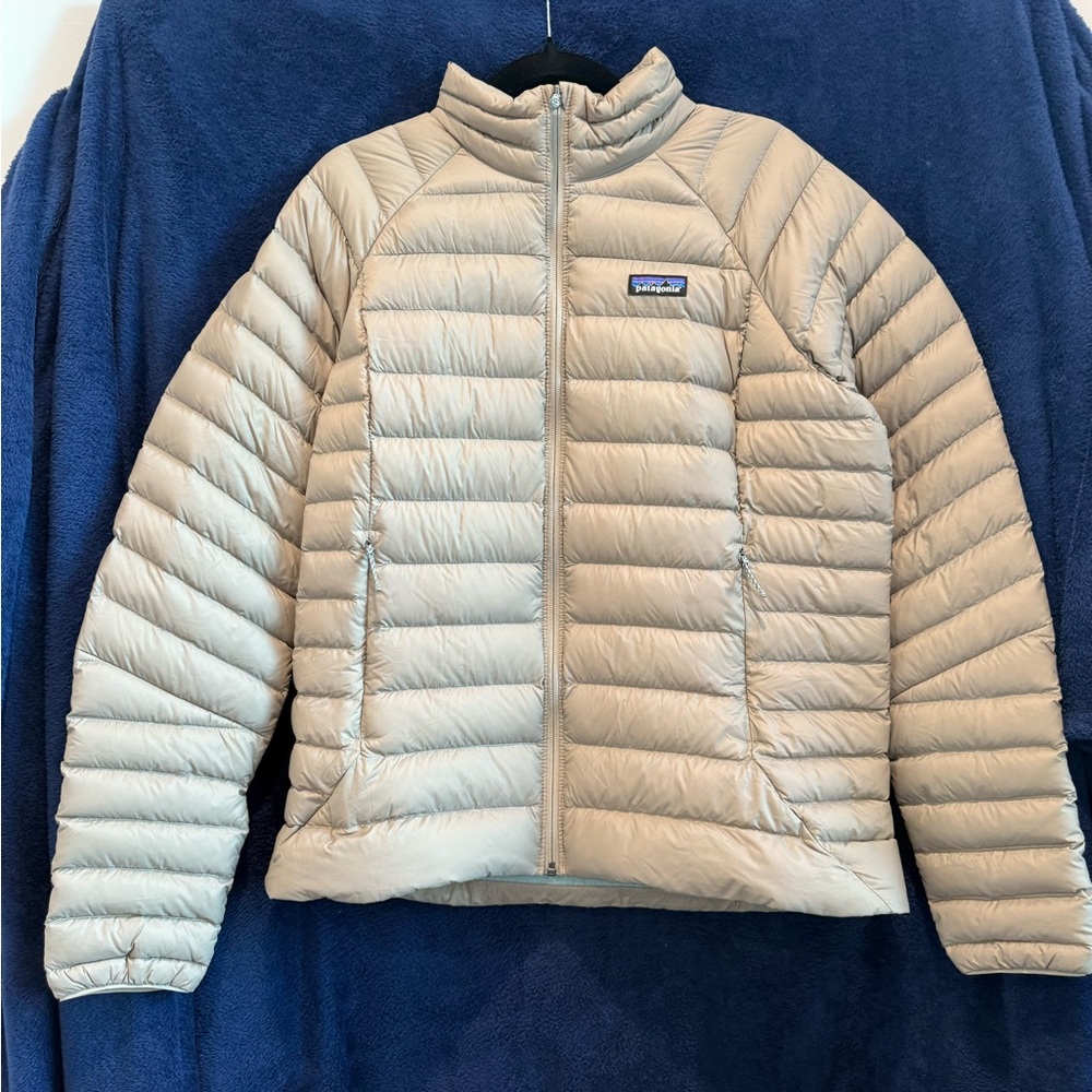 BRAND NEW Patagonia Women's Light Gray Down Jacket